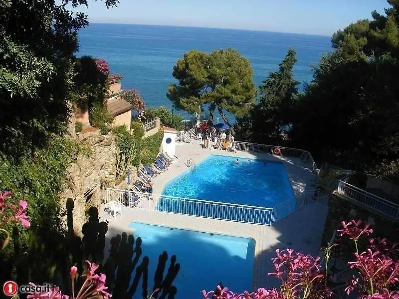 Holiday home Villino Con Piscina, Spiaggia Privata E Tennis Villa Andora