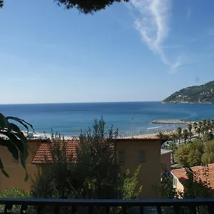  Apartment La Pineta